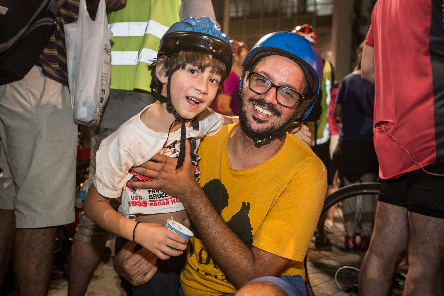 O editor de vídeos Daniel Rotatori, 32 anos, levou o filho, Ramon, ao primeiro ato deles. Ele conta que aderiu à bicicleta há dois anos e usa para tudo. "Acho incrível o ato. É uma fase bonita de luta por isso que a gente nunca teve".