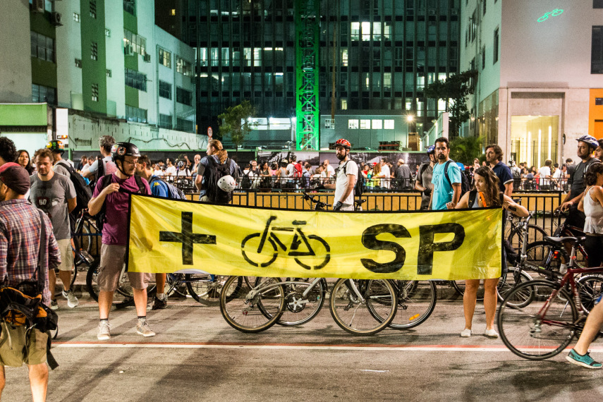 Ciclistas se reúnem na Avenida Paulista em protesto contra liminar que paralisava as obras de ciclovias 