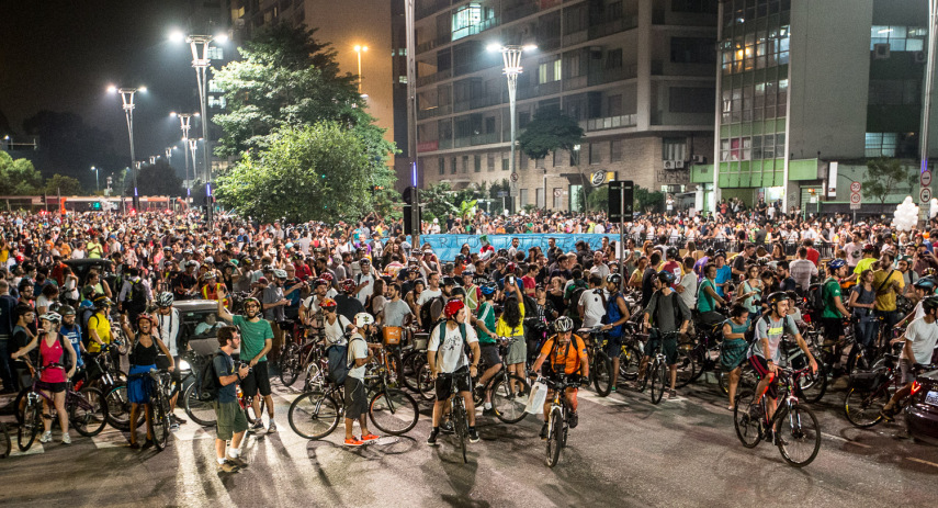 Ciclistas se reúnem na Avenida Paulista em protesto contra liminar que paralisava as obras de ciclovias 