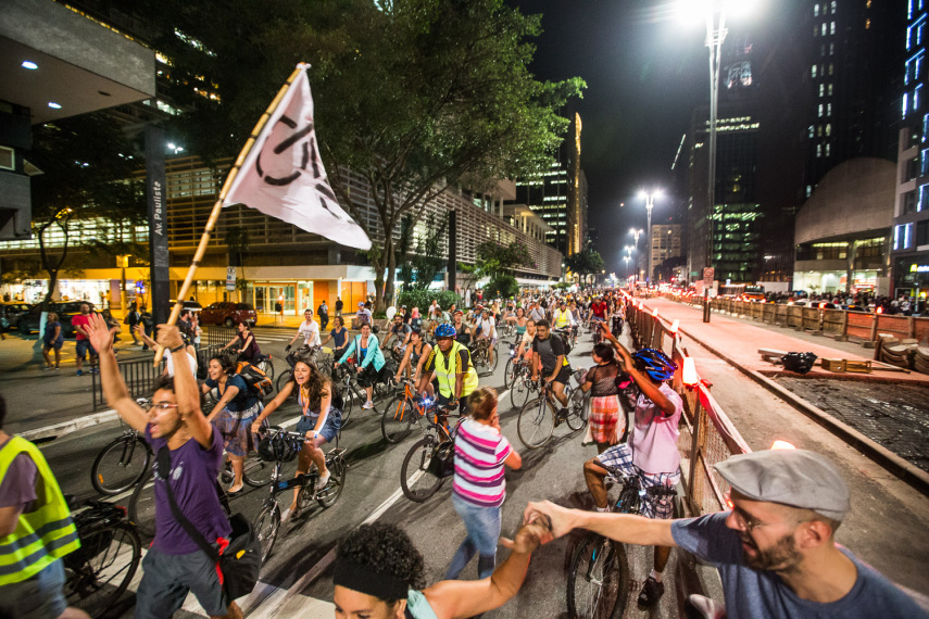 Ciclistas se reúnem na Avenida Paulista em protesto contra liminar que paralisava as obras de ciclovias 