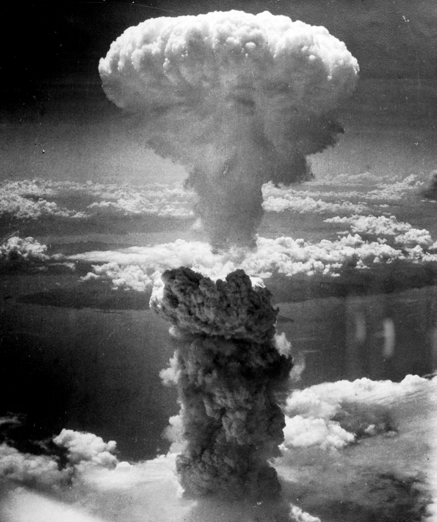 Foto original de 208-N-43888 por Charles Levy, 1945