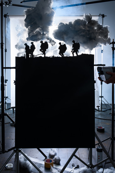 Maquete de Five Soldiers Silhouette at the Battle of Broodseinde por Ernest Brooks, 1917