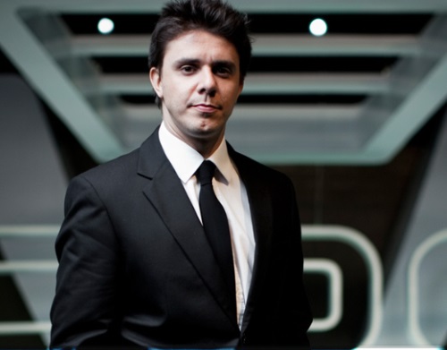 Para viver o irreverente músico, votamos no ex-CQC Oscar Filho