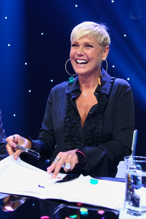 Xuxa assina contrato com a TV Record