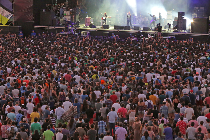 Plateia durante show de Robert Plant