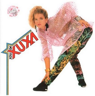 Já Xuxa lançou 28 álbuns e ganhou duas vezes o Grammy Latino de Melhor Álbum Infantil