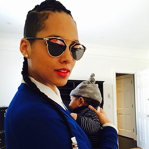 Ninguém supera Alicia Keys em fofura: ela postou no Instagram foto, em 27 de dezembro de 2014, com a legenda: 