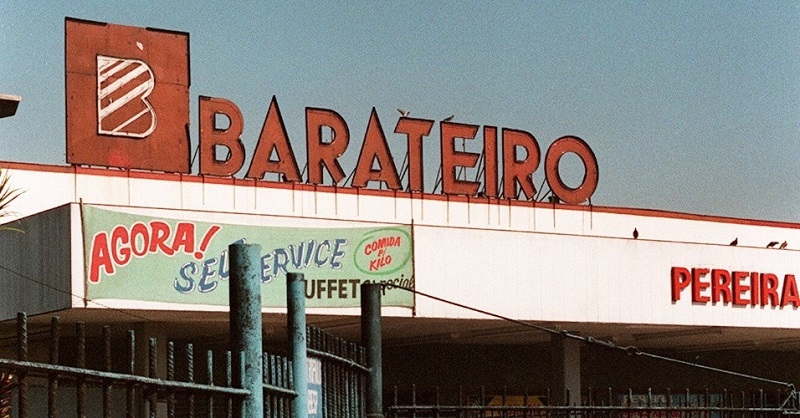 Vocês acreditam que o Barateiro existe até hoje? O supermercado que fez sucesso nos anos 1980 e 1990 se tornou uma loja de vendas online, mas está aí na atividade.