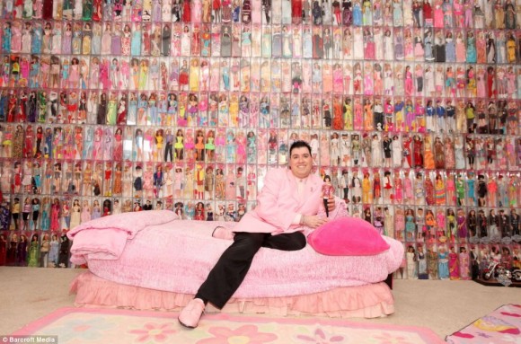 Estima-se que existam 100.000 colecionadores de Barbie no mundo. No Brasil são cerca de 800 colecionadores.