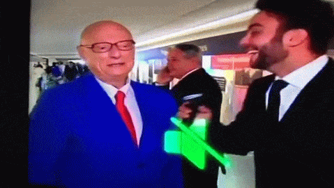 Mute porque a gente não tá prestando atenção no Sr. deputado 