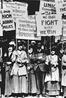 O dia 8 de março é o Dia Internacional da Mulher pois no ano de 1857, em Nova York, esse foi o dia em que operárias têxteis paralisaram suas atividades em busca de direitos, mas foram duramente reprimidas.