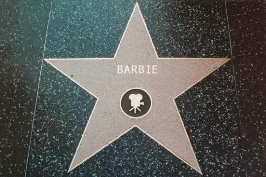 Em 2002, deixa sua marca na calçada da Fama, em Hollywood, ao lado das celebridades como Marilyn Monroe e Charles Chaplin.