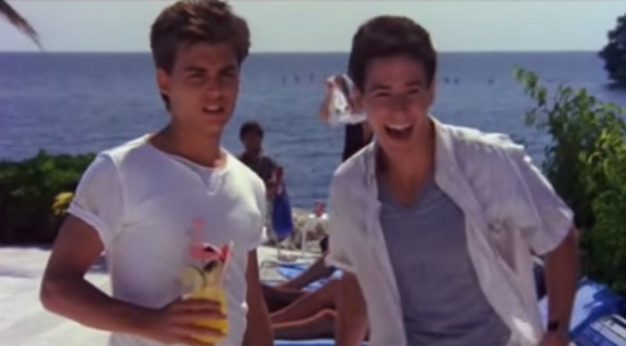 Jack (Johnny Depp) e Ben (Rob Morrow)  são dois adolescentes doidos por sexo e aventuras. 