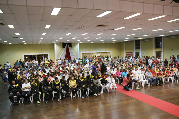 Viola é apresentado oficialmente no Taboão em evento com Mulher Melão, Rogério e Sebastian