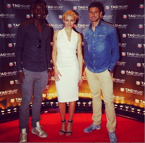 Até no estilo mais casual, Giroud se destaca pela roupas escolhidas