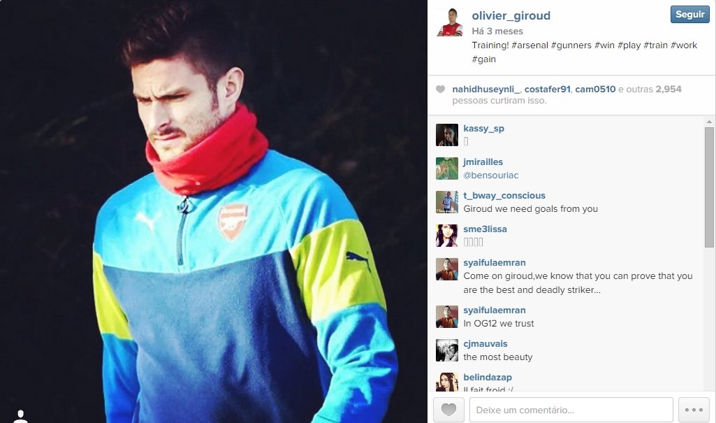 Mesmo com as roupas do  seu time, o francês Giroud consegue mostrar um estilo diferente