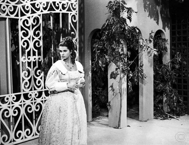 Como Anastácia da novela Anastácia, mulher sem destino, de Janete Clair (1967) 