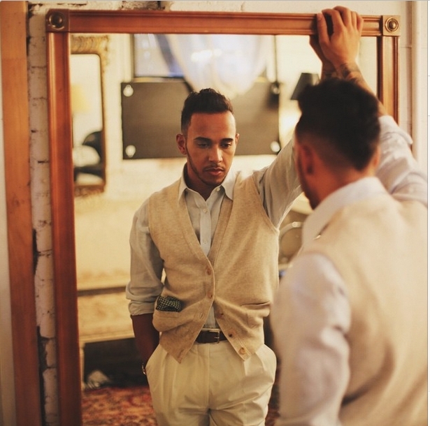 Lewis Hamilton é outro craque de seu esporte que gosta de abusar de seu estilo e também teria espaço nos desfiles
