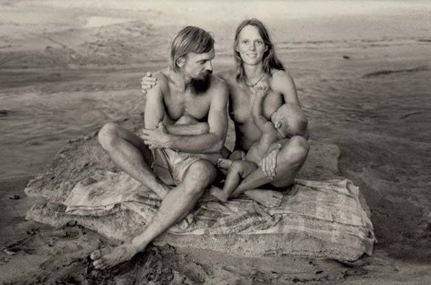 No acampamento o uso de roupa era opcional, não haviam leis e o uso de maconha era liberado.