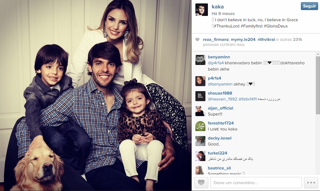 Tanto em propaganda como em foto da família, o jogador sempre aparece bem vestido