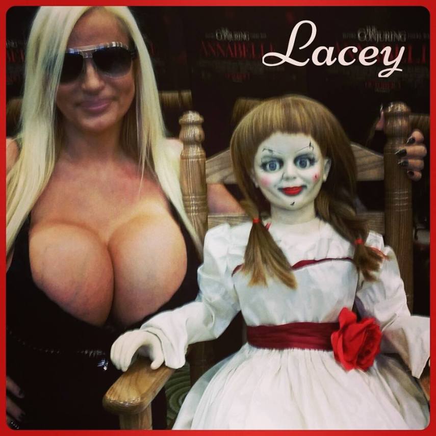 A modelo Lacey Wild quer ter os maiores seios artificiais do mundo