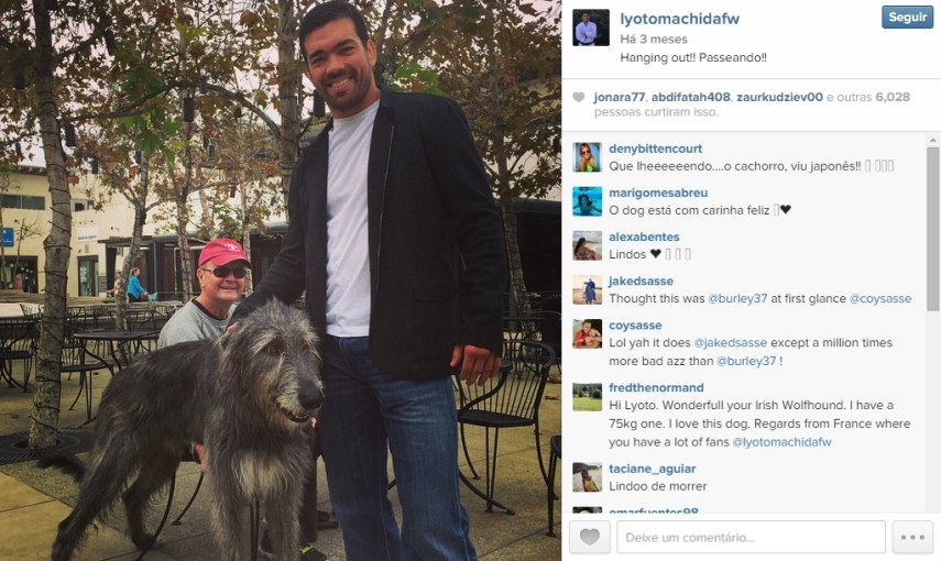 Lutador Lyoto Machida também tem um cachorro como companheiro. Um não, dois.
