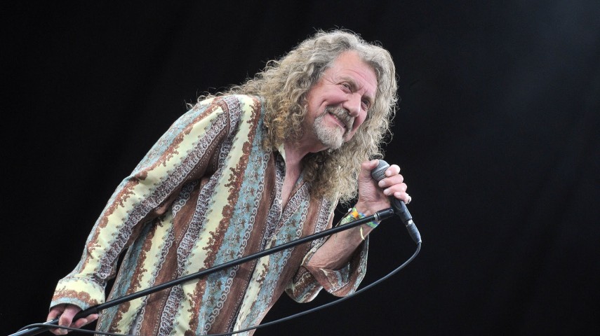 Robert Plant é o pai dos hippies. Ainda usa bata, calça jeans boca de sino e por isso é mestre!