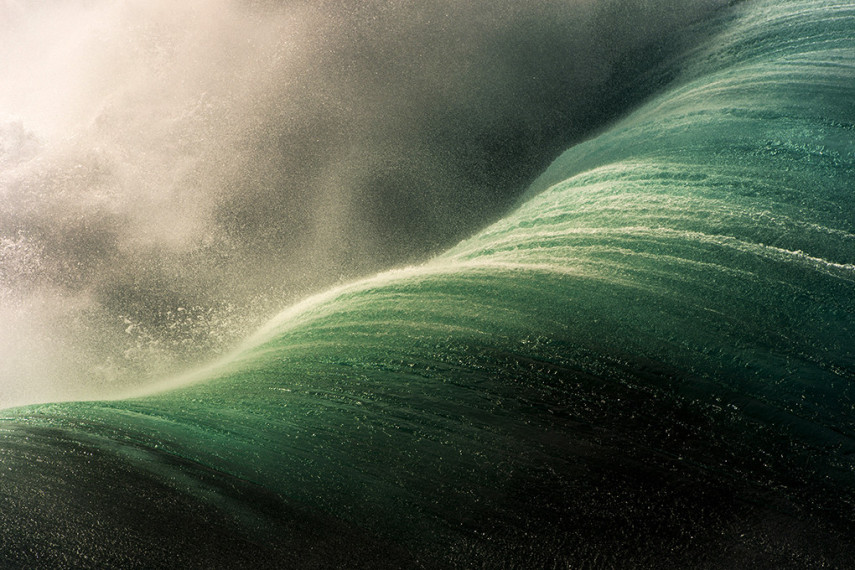 O fotógrafo Ray Collins trocou as minas de carvão pelo oceano, e está lançando seu primeiro livro com essas imagens incríveis das ondas australianas.