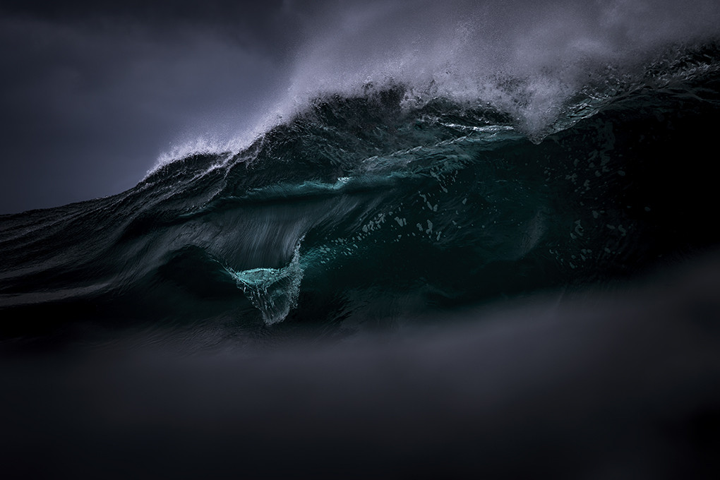 O fotógrafo Ray Collins trocou as minas de carvão pelo oceano, e está lançando seu primeiro livro com essas imagens incríveis das ondas australianas.