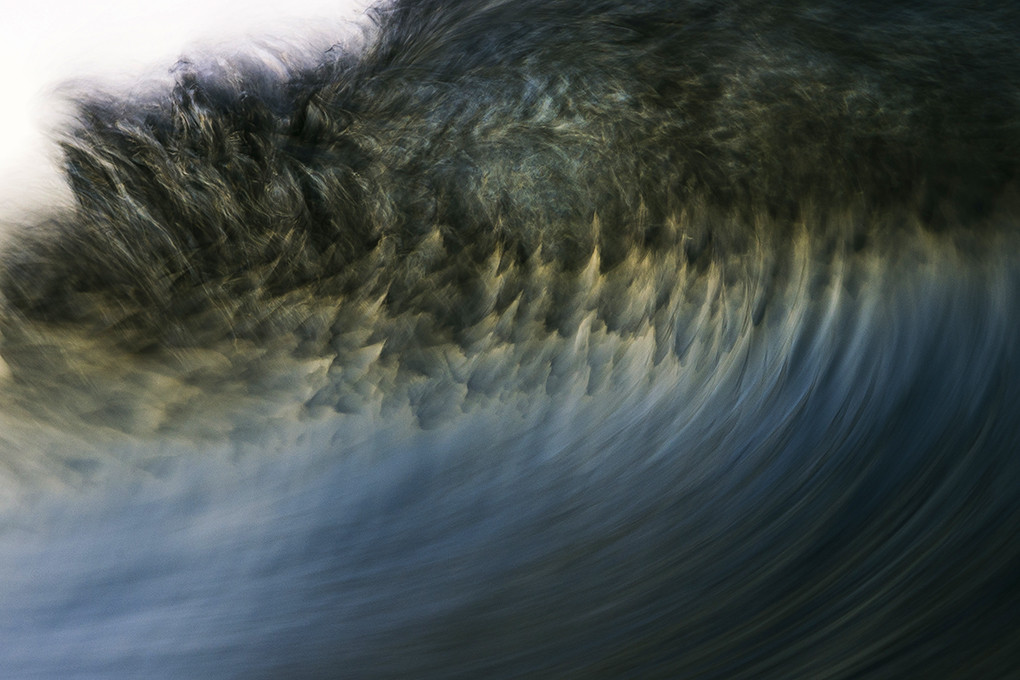 O fotógrafo Ray Collins trocou as minas de carvão pelo oceano, e está lançando seu primeiro livro com essas imagens incríveis das ondas australianas.