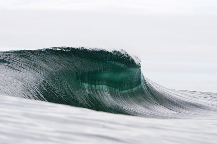 O fotógrafo Ray Collins trocou as minas de carvão pelo oceano, e está lançando seu primeiro livro com essas imagens incríveis das ondas australianas.
