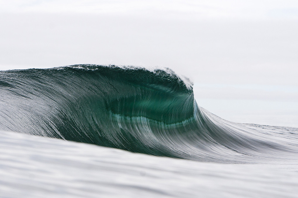 O fotógrafo Ray Collins trocou as minas de carvão pelo oceano, e está lançando seu primeiro livro com essas imagens incríveis das ondas australianas.