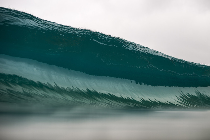 O fotógrafo Ray Collins trocou as minas de carvão pelo oceano, e está lançando seu primeiro livro com essas imagens incríveis das ondas australianas.