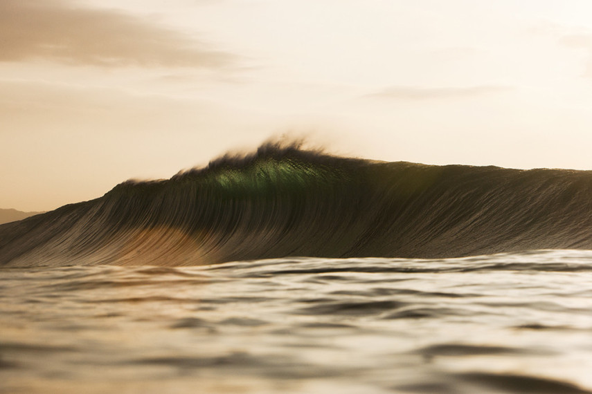O fotógrafo Ray Collins trocou as minas de carvão pelo oceano, e está lançando seu primeiro livro com essas imagens incríveis das ondas australianas.
