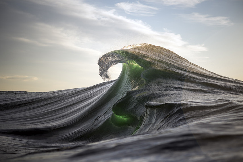 O fotógrafo Ray Collins trocou as minas de carvão pelo oceano, e está lançando seu primeiro livro com essas imagens incríveis das ondas australianas.