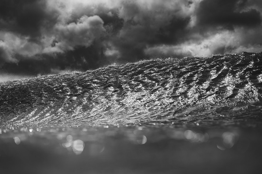 O fotógrafo Ray Collins trocou as minas de carvão pelo oceano, e está lançando seu primeiro livro com essas imagens incríveis das ondas australianas.