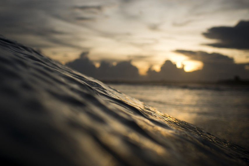 O fotógrafo Ray Collins trocou as minas de carvão pelo oceano, e está lançando seu primeiro livro com essas imagens incríveis das ondas australianas.