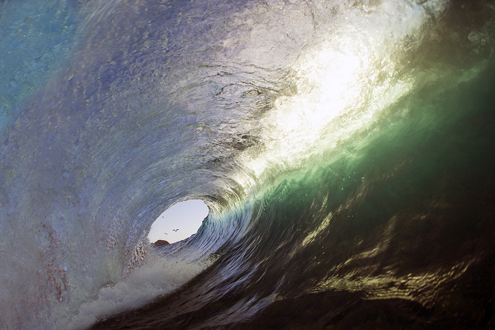 O fotógrafo Ray Collins trocou as minas de carvão pelo oceano, e está lançando seu primeiro livro com essas imagens incríveis das ondas australianas.