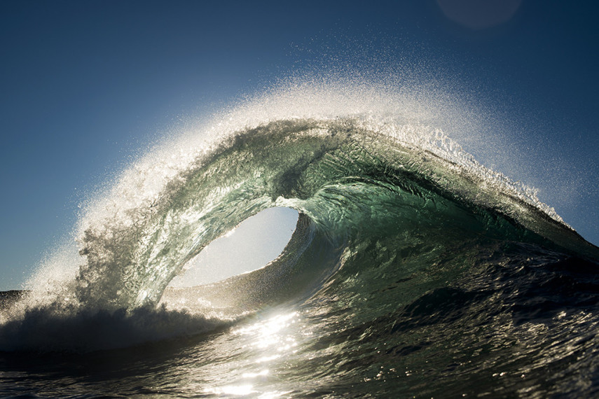 O fotógrafo Ray Collins trocou as minas de carvão pelo oceano, e está lançando seu primeiro livro com essas imagens incríveis das ondas australianas.