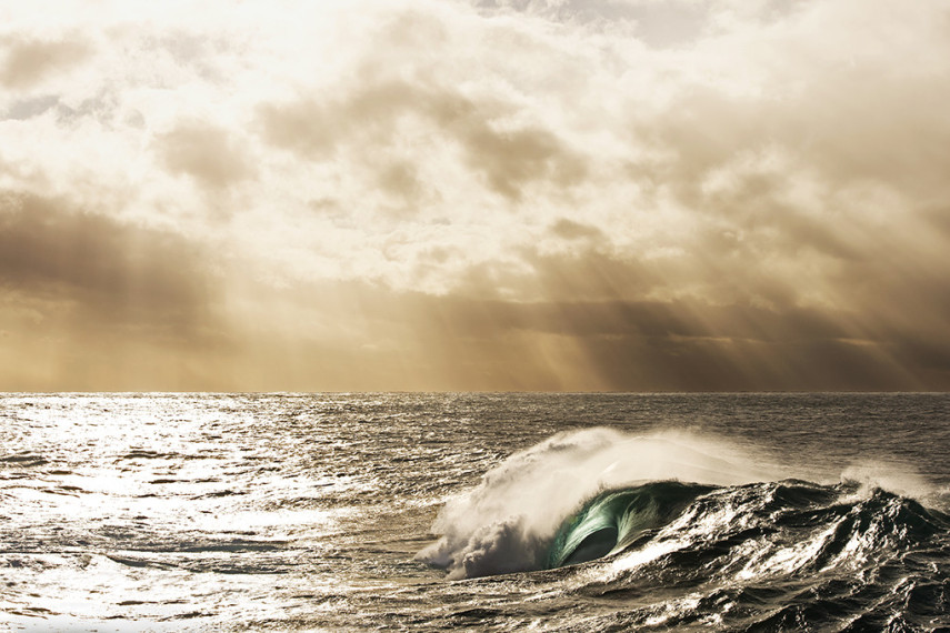 O fotógrafo Ray Collins trocou as minas de carvão pelo oceano, e está lançando seu primeiro livro com essas imagens incríveis das ondas australianas.