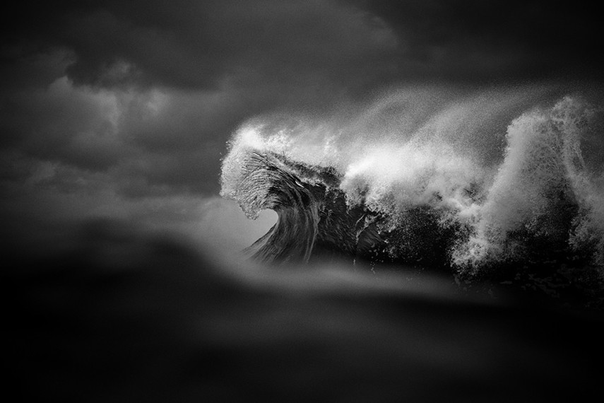 O fotógrafo Ray Collins trocou as minas de carvão pelo oceano, e está lançando seu primeiro livro com essas imagens incríveis das ondas australianas.