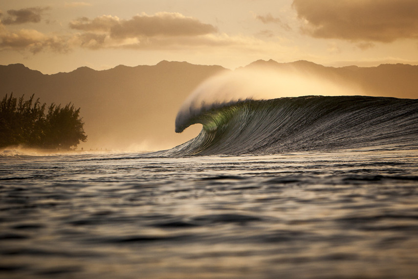 O fotógrafo Ray Collins trocou as minas de carvão pelo oceano, e está lançando seu primeiro livro com essas imagens incríveis das ondas australianas.