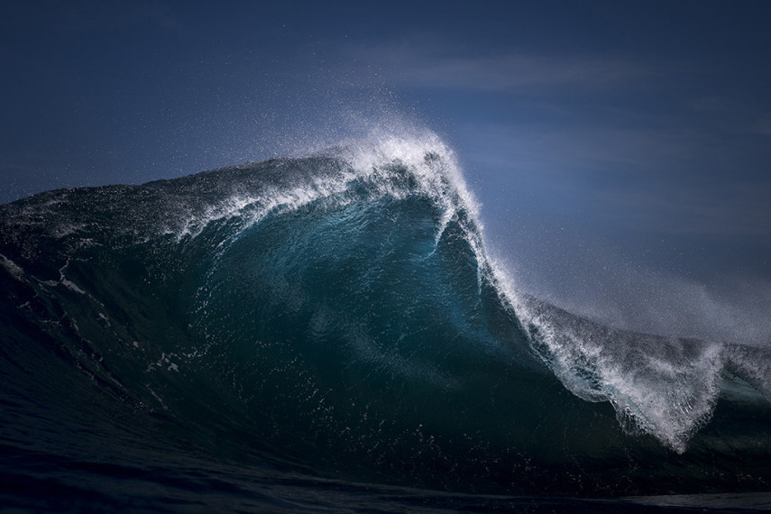 O fotógrafo Ray Collins trocou as minas de carvão pelo oceano, e está lançando seu primeiro livro com essas imagens incríveis das ondas australianas.