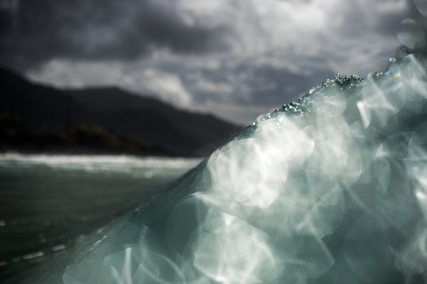 O fotógrafo Ray Collins trocou as minas de carvão pelo oceano, e está lançando seu primeiro livro com essas imagens incríveis das ondas australianas.