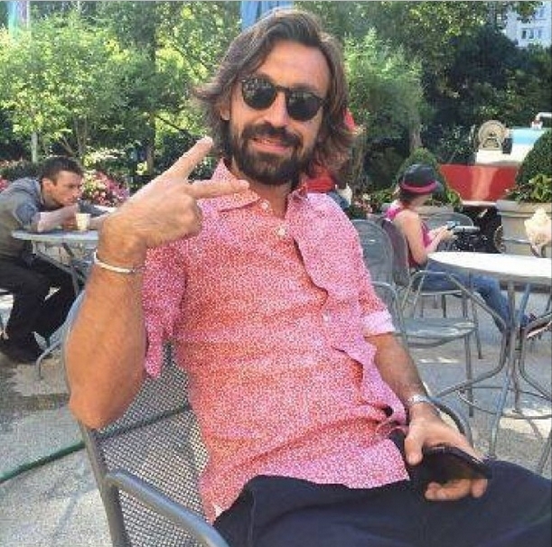 Nas horas vagas, Pirlo gosta mais das camisas  floridas