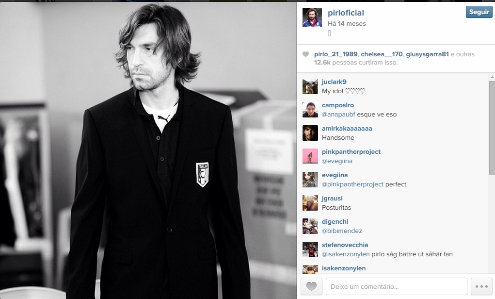 Até mesmo com a vestimenta da seleção italiana, Pirlo mostra que mantém o estilo