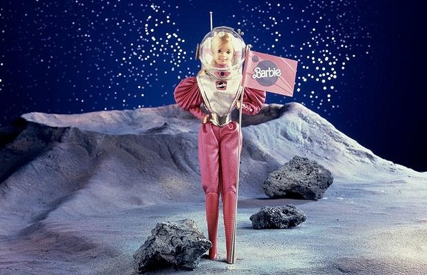 A Barbie já teve mais de 130 profissões. Moça trabalhadora ela, né?