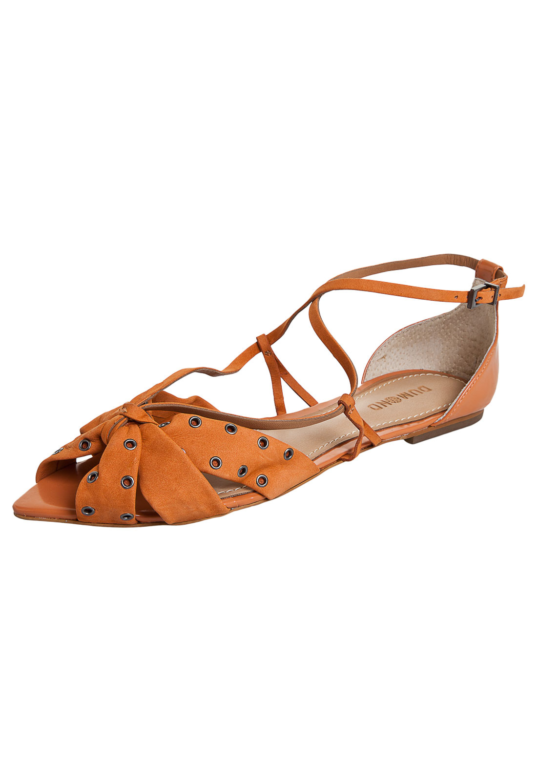 A rasteirinha é o tipo de calçado pra todas as idades. O melhor modelo é aquele que cobre mais o pé, assim dá pra usar tanto pra sair, quanto pra ir trabalhar. Como esse modelo da marca Dumond - R$ 299,90 <a href="http://www.dumond.com.br/inverno/pt"><em>site da marca</em></a>