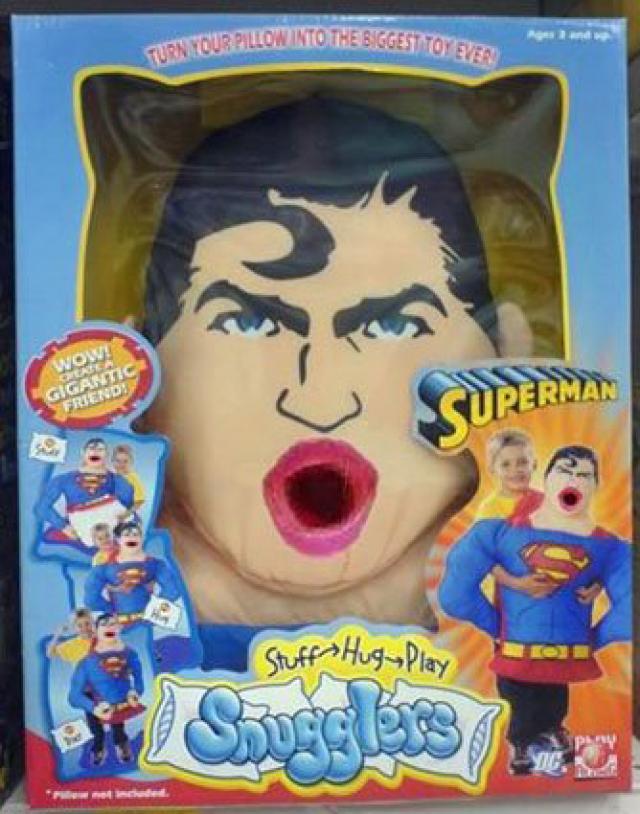 Tá tudo muito estranho nesse super homem. O corpo e a boca principalmente! 