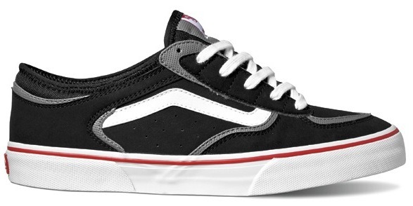 Mesmo que você nunca tenha chegado perto de um skate na vida, um tênis de skatista era um item indispensável para toda fã de Avril Lavigne na época de Sk8er Boi.